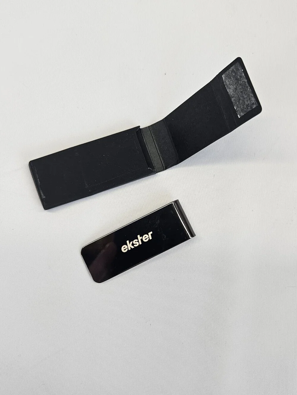 Ekster Cardholder Pro MagSafe Finder Card Cash Clip Black RFID Blocking